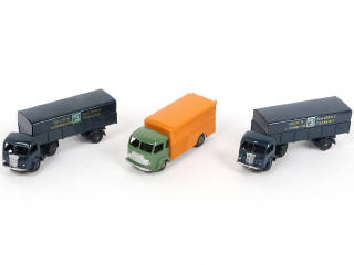 Lot 326 - DINKY TOYS (FRANCE) (3)