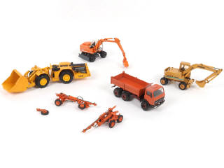 Lot 57 - DIVERS (6)