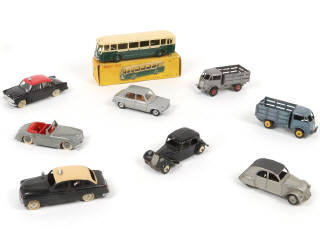 Lot 341 - DINKY TOYS (FRANCE) (9)