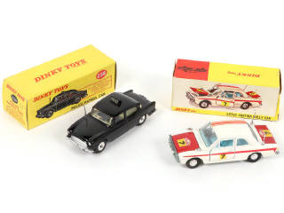 Lot 262 - DINKY TOYS (GB) (2)