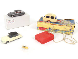 Lot 49 - DIVERS (4)