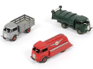 Lot 325 - DINKY TOYS (FRANCE) (3)