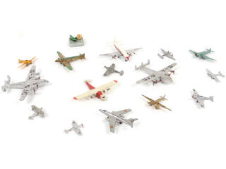 Lot 287 - DINKY TOYS (16)