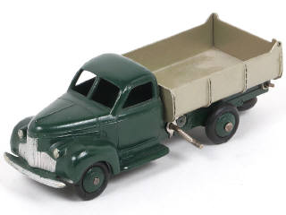 Lot 313 - DINKY TOYS (FRANCE) (1)