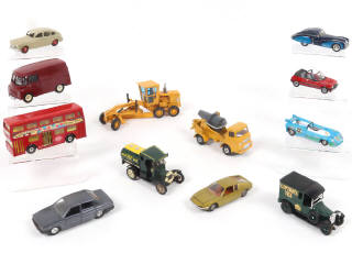 Lot 59 - DIVERS (12)