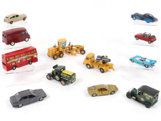 Lot 59 - DIVERS (12)