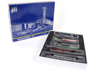 Lot 72 - DIVERS (35)