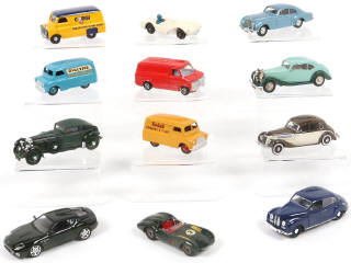 Lot 63 - DIVERS (12)