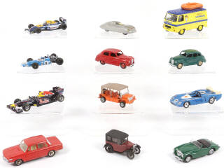 Lot 62 - DIVERS (12)