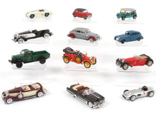 Lot 65 - DIVERS (12)