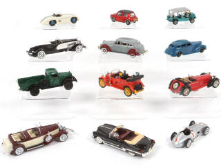 Lot 65 - DIVERS (12)