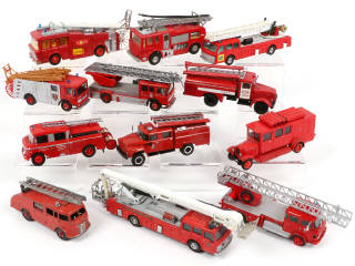 Lot 178 - DIVERS (12)