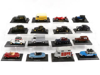 Lot 149 - DIVERS (16)