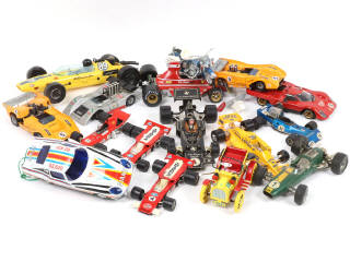 Lot 154 - DIVERS (16)