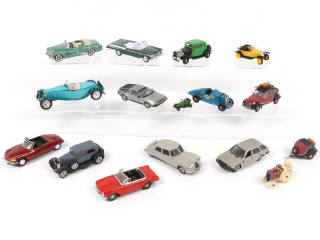 Lot 81 - DIVERS (16)