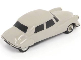 Lot 81 - DIVERS (16)