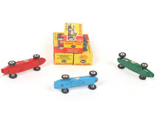 Lot 275 - DINKY TOYS (GB) (3)