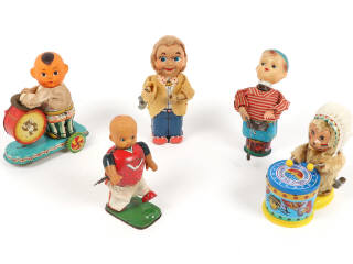 Lot 127 - DIVERS (5)