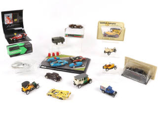 Lot 127 - DIVERS (18)