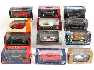 Lot 92 - DIVERS (12)