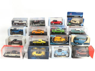 Lot 125 - DIVERS (16)