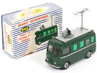 Lot 228 - DINKY TOYS (GB) (1)