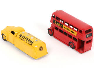 Lot 301 - DINKY TOYS (GB) (2)