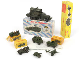 Lot 311 - DINKY TOYS (5)