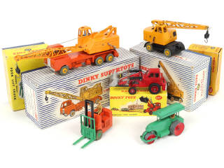 Lot 305 - DINKY TOYS (GB) (5)