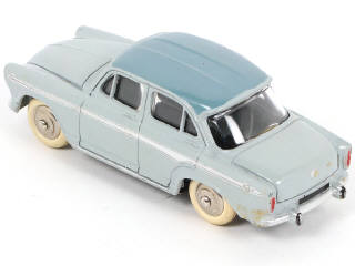 Lot 319 - DINKY TOYS (FRANCE) (1)