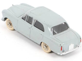 Lot 317 - DINKY TOYS (FRANCE) (1)