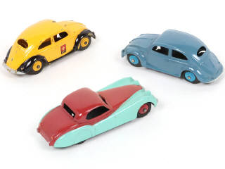 Lot 303 - DINKY TOYS (GB) (3)