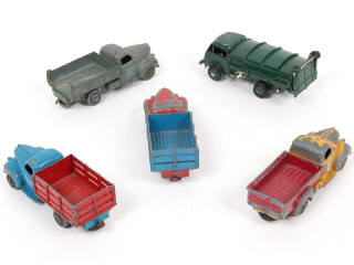 Lot 357 - DINKY TOYS (FRANCE) (5)