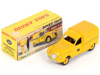 Lot 330 - DINKY TOYS (FRANCE) (1)