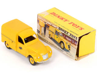 Lot 330 - DINKY TOYS (FRANCE) (1)