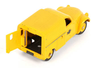 Lot 330 - DINKY TOYS (FRANCE) (1)