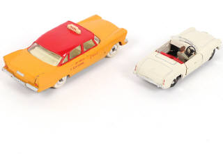 Lot 274 - DINKY TOYS (GB) (2)