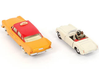 Lot 274 - DINKY TOYS (GB) (2)
