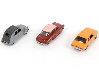 Lot 350 - DINKY TOYS (FRANCE) (3)