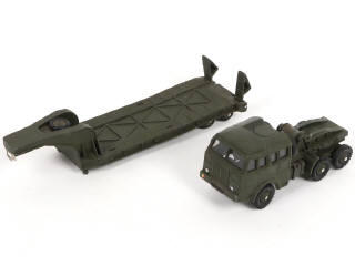 Lot 334 - DINKY TOYS (FRANCE) (1)