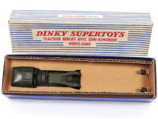 Lot 334 - DINKY TOYS (FRANCE) (1)