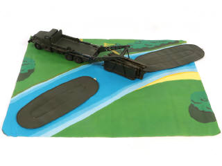 Lot 332 - DINKY TOYS (FRANCE) (1)