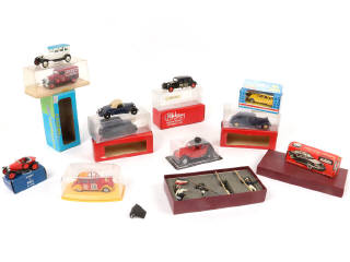 Lot 93 - DIVERS (12)