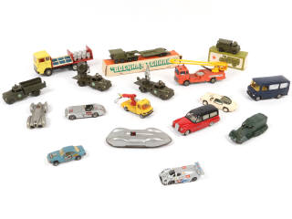 Lot 61 - DIVERS (17)