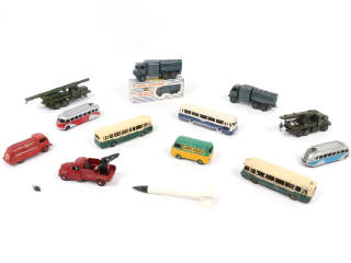 Lot 185 - DINKY TOYS (13)