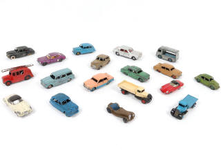 Lot 187 - DINKY TOYS (18)