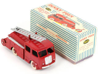 Lot 307 - DINKY TOYS (FRANCE) (1)