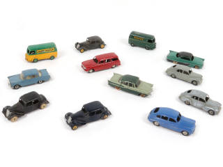 Lot 319 - DINKY TOYS (FRANCE) (12)