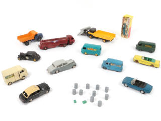 Lot 321 - DINKY TOYS (FRANCE) (25)