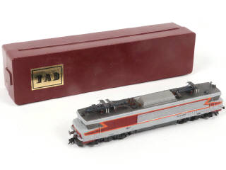 Lot 33 - T.A.B. (R. GERARD) (1)